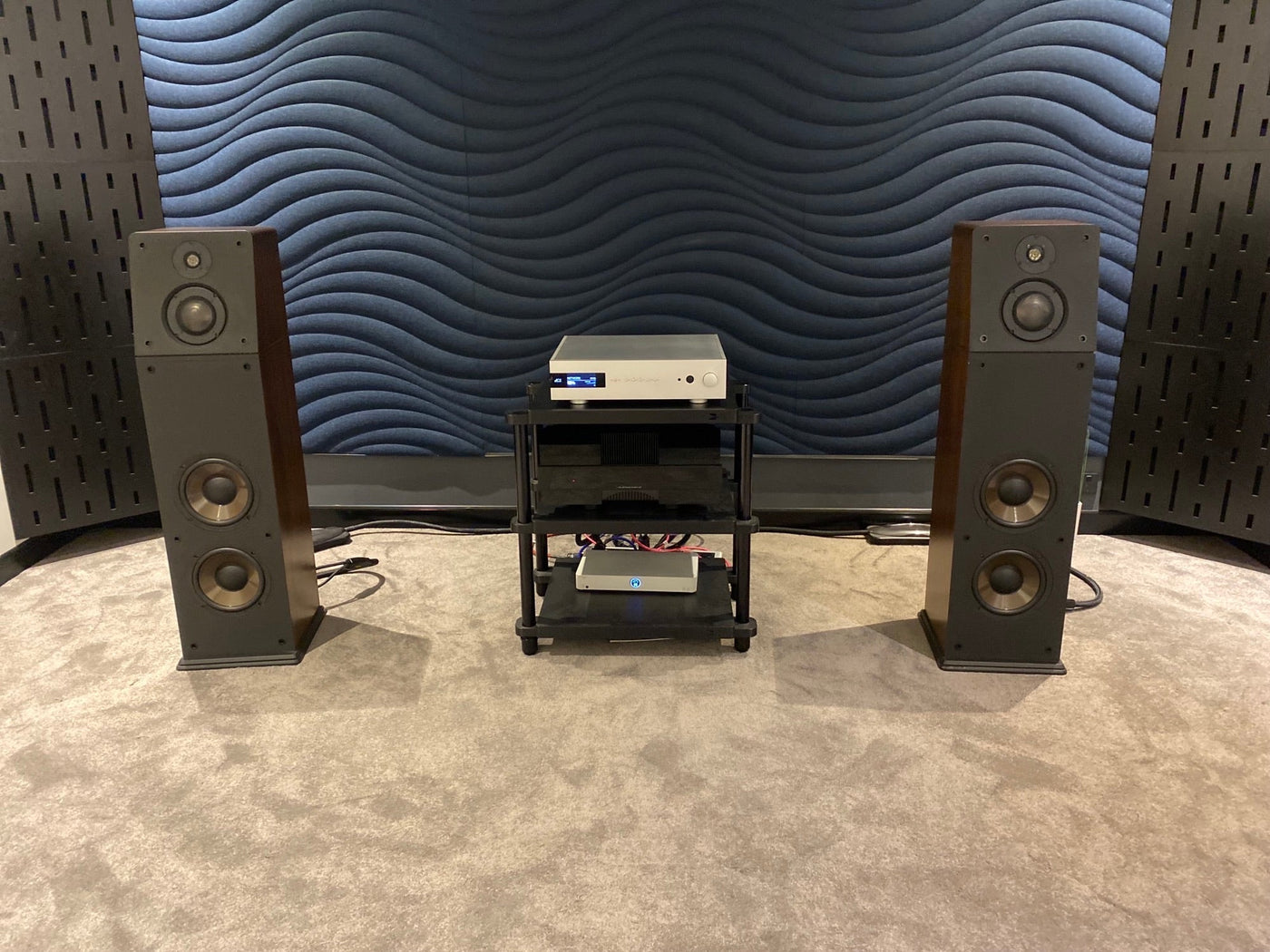 Genesis 400 Series Floorstanding Speakers - Consignment